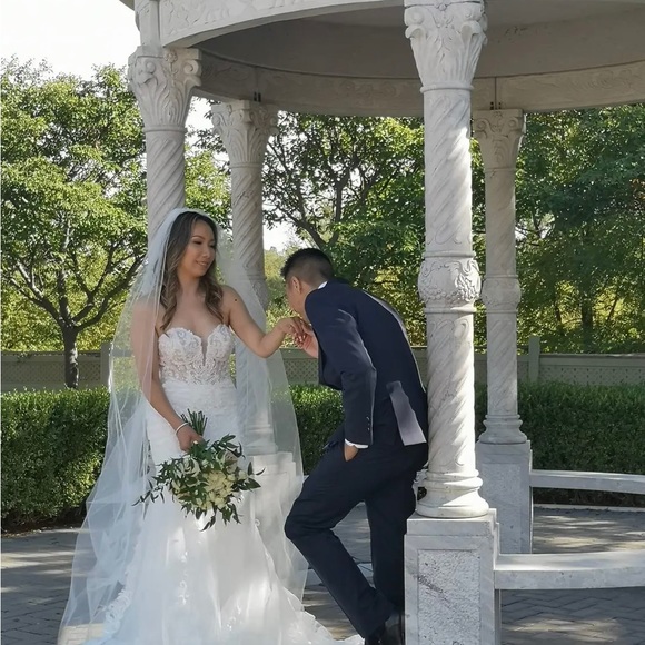 Essense of Australia d2819 wedding dress - Picture 3 of 3